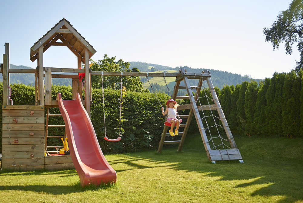 Garden with playing area at Alpine Active apartments